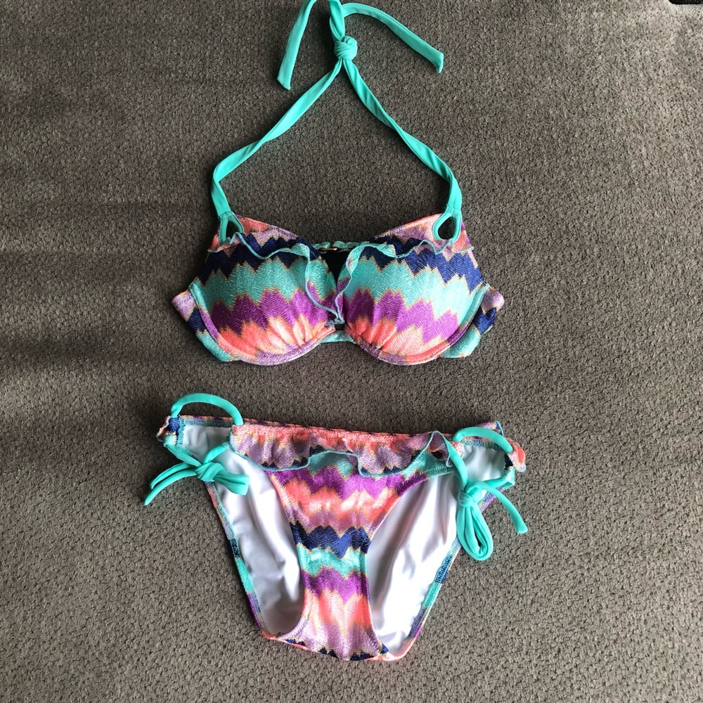 Victoria’s Secret Ruffle Flouce Chevron Bikini